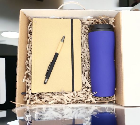 Подарочный набор Николета / В набор входит блокнот "Элвин", ручка Сайрис софт-тач и термокружка Gamma, в подарочной коробке